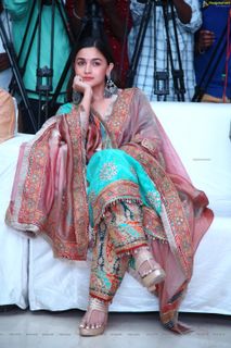 Alia Bhatt feet photo 3