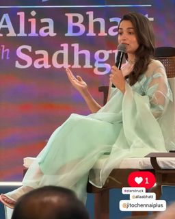 Alia Bhatt feet photo 4