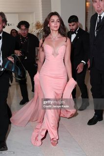 Alia Bhatt feet photo 14