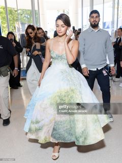 Alia Bhatt feet photo 5