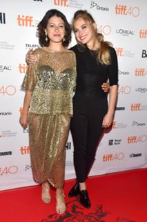 Alia Shawkat feet photo thumbnail