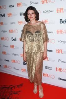 Alia Shawkat feet photo thumbnail