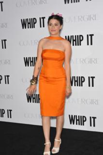 Alia Shawkat feet photo thumbnail