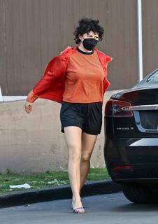 Alia Shawkat feet photo thumbnail