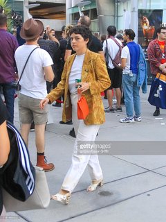 Alia Shawkat feet photo thumbnail