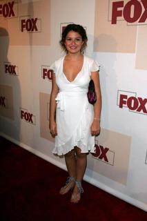Alia Shawkat feet photo thumbnail