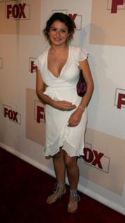 Alia Shawkat feet photo thumbnail