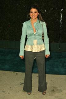 Alia Shawkat feet photo thumbnail