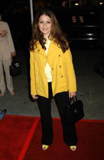 Alia Shawkat feet photo thumbnail