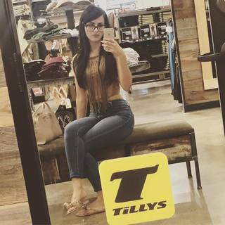 Alia Shelesh feet photo thumbnail