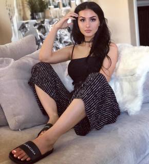 Alia Shelesh feet photo thumbnail
