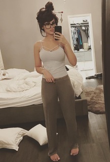 Alia Shelesh feet photo thumbnail
