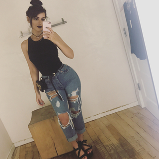 Alia Shelesh feet photo thumbnail