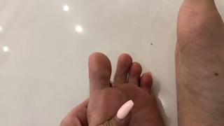 Alia Shelesh feet photo thumbnail