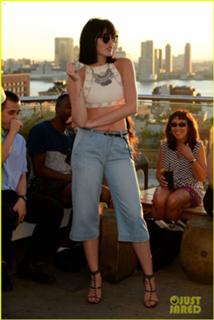 Aliana Lohan feet photo 3