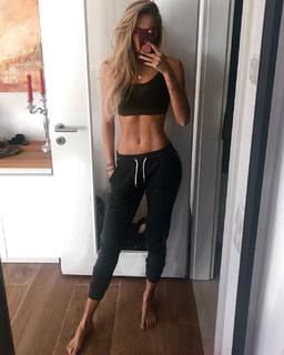 Alica Schmidt feet photo thumbnail