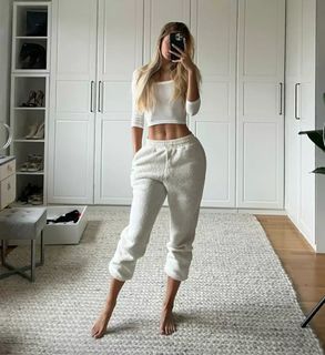 Alica Schmidt feet photo thumbnail