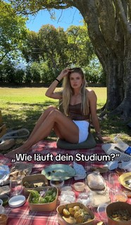 Alica Schmidt feet photo thumbnail