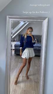 Alica Schmidt feet photo thumbnail