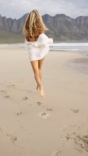 Alica Schmidt feet photo thumbnail