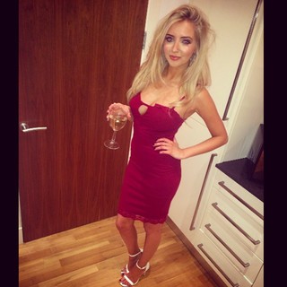 Alice Barlow feet photo 8