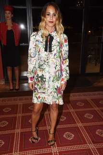 Alice Belaïdi feet photo thumbnail