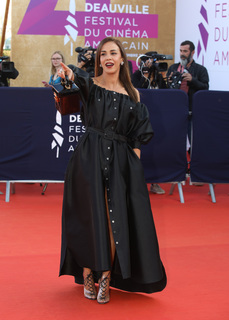 Alice Belaïdi feet photo thumbnail