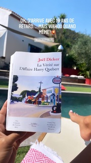 Alice Belaïdi feet photo thumbnail