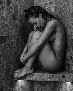 Alice Belaïdi feet photo thumbnail