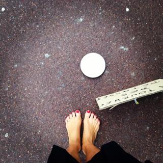 Alice Belaïdi feet photo thumbnail