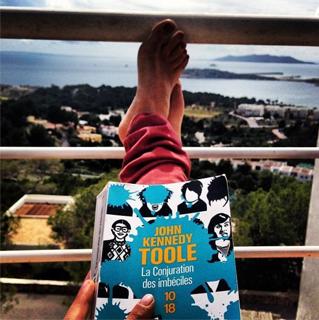 Alice Belaïdi feet photo thumbnail