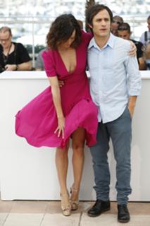 Alice Braga feet photo thumbnail
