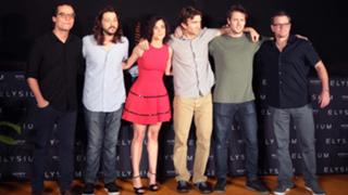 Alice Braga feet photo thumbnail