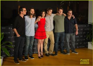 Alice Braga feet photo thumbnail