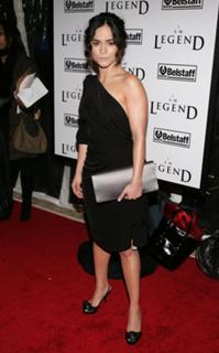 Alice Braga feet photo thumbnail