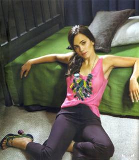 Alice Braga feet photo thumbnail