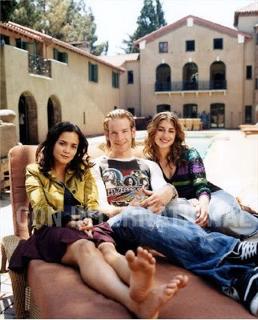Alice Braga feet photo thumbnail
