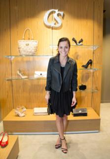 Alice Braga feet photo thumbnail