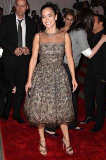 Alice Braga feet photo thumbnail