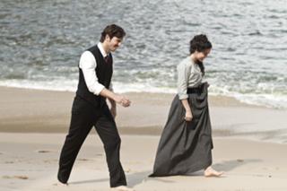 Alice Braga feet photo thumbnail