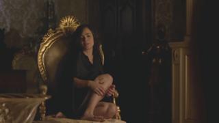 Alice Braga feet photo thumbnail
