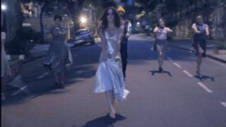Alice Braga feet photo thumbnail