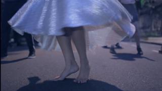 Alice Braga feet photo thumbnail