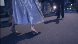 Alice Braga feet photo thumbnail