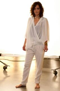 Alice Braga feet photo thumbnail