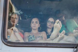 Alice Braga feet photo thumbnail