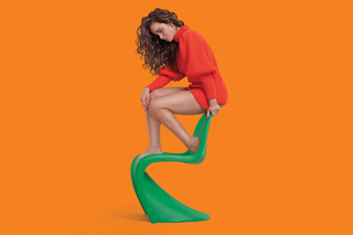Alice Braga feet photo thumbnail