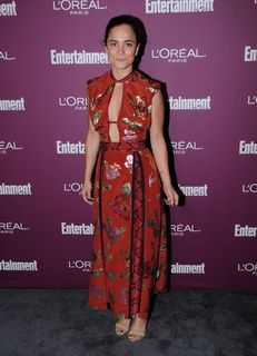 Alice Braga feet photo thumbnail
