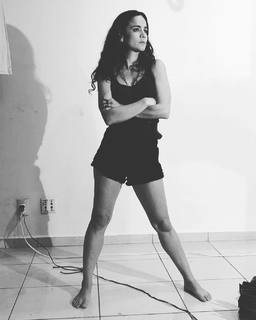 Alice Braga feet photo thumbnail