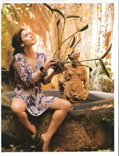Alice Braga feet photo thumbnail